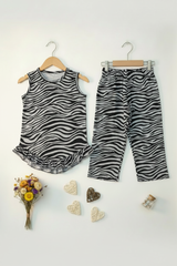 Zebra Set Hanger Flat-lay